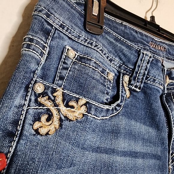 Shyanne bootcut embroidered jeans.  Women's size 30 Short. 31" inseam. - Picture 4 of 14